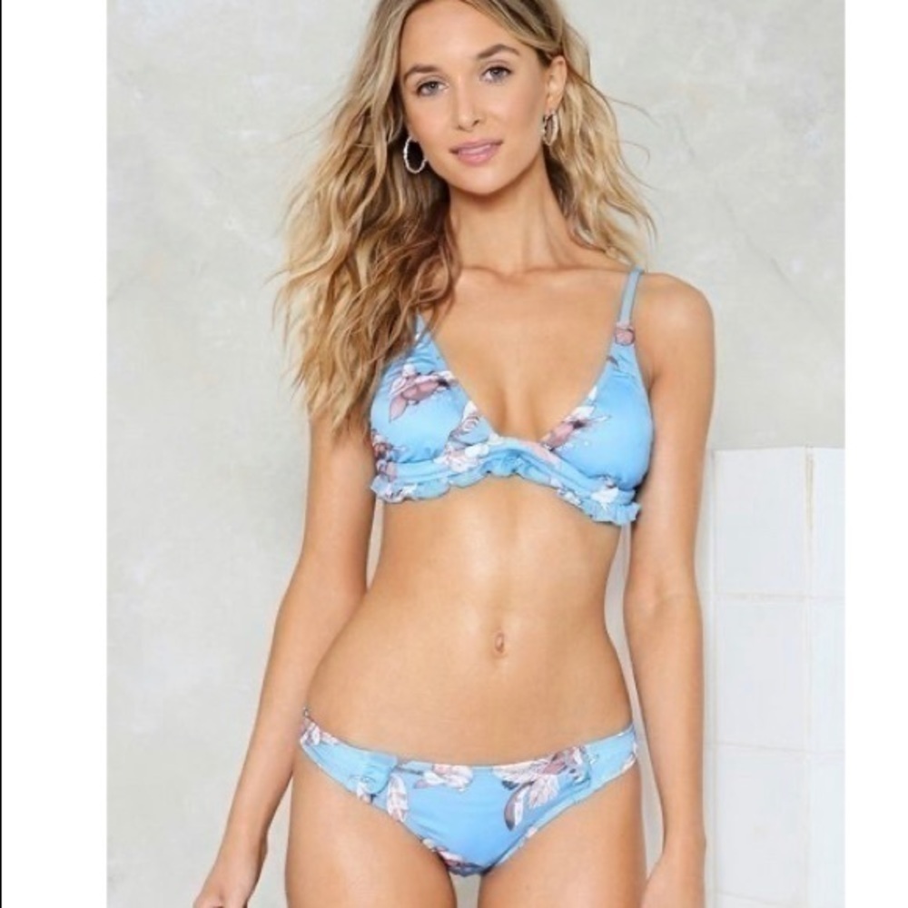 Nasty Gal Blue Floral Ruffle Bikini‎ Set Size Small